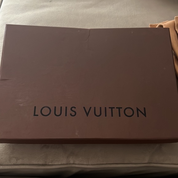 FLASH SALE! Louis Vuitton Crossbody - Picture 12 of 12